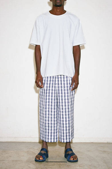 TEE 8100円、パンツ2万4300円