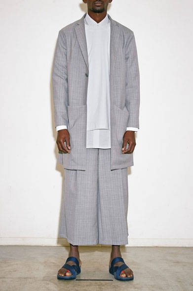 コート4万3200円、TEE 1万2420円、シャツ1万8360円、パンツ2万3220円