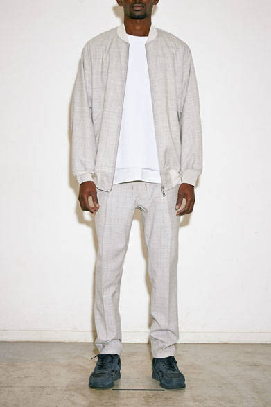 ブルゾン3万9960円、TEE 1万2420円、パンツ2万520円