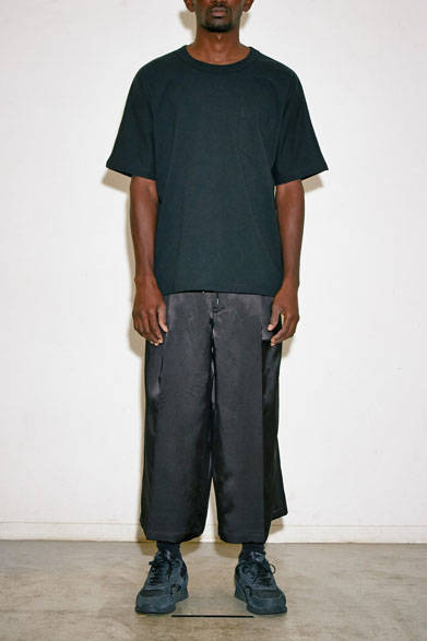 TEE 8100円、パンツ2万1600円