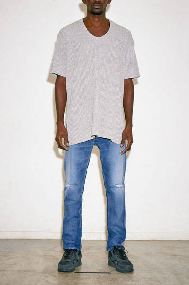 ニット2万3760円、パンツ2万5920円