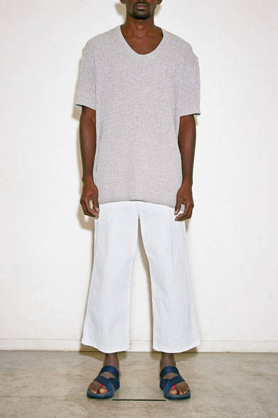 ニット2万3760円、パンツ1万9980円