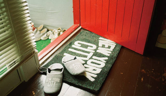 NYC MIX RUG（MIX3）7776円、NYC ROOM SHOES（Gray）5184円
