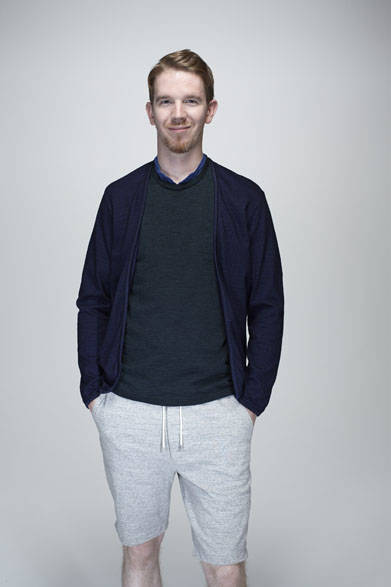 インディゴパイピングカーディガン1万2960円、ウールウォッシャブルTシャツ1万2960円、ショーツ1万9980円