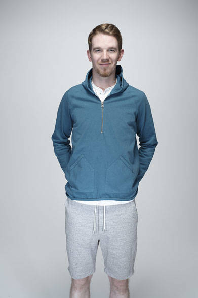 ハーフジッププルオーバーパーカー1万7280円、ショートスリーブヘンリーネック1万584円、ショーツ1万9980円