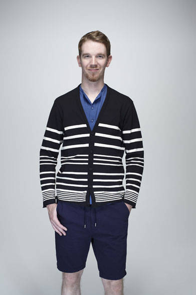 ボタンボーダーカーディガン1万7280円、ショートスリーブヘンリーネック1万584円、ショーツ1万9440円