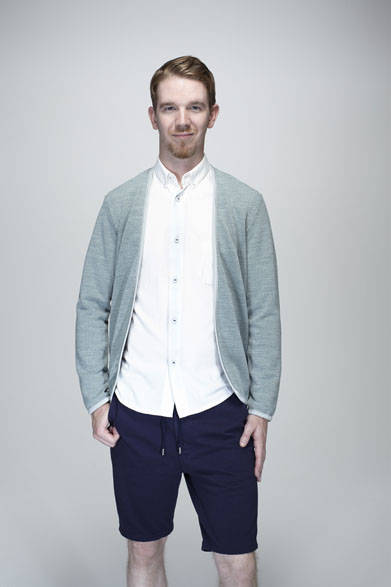 パイピングカーディガン1万2312円、ロングスリーブ BDシャツ1万6200円、ショーツ1万9440円