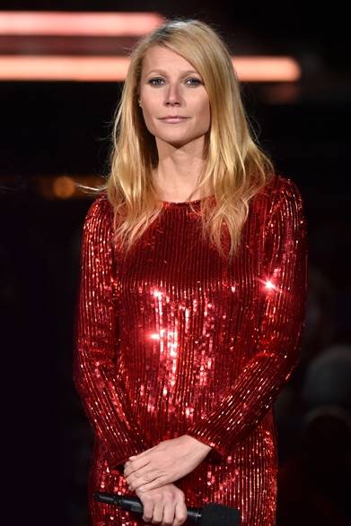 Gwyneth Paltrow｜グウィネス・パルトロー<br /><br />プレゼンターを務める女優のグウィネス・パルトロー。<br /><br />ドレス：サンローラン<br />COURTESY OF SAINT LAURENT