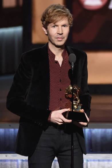 Beck｜ベック<br /><br />ベックの『モーニング・フェイズ』が最優秀アルバム賞に選ばれた。<br /><br />すべてのアイテム：サンローラン<br />COURTESY OF SAINT LAURENT