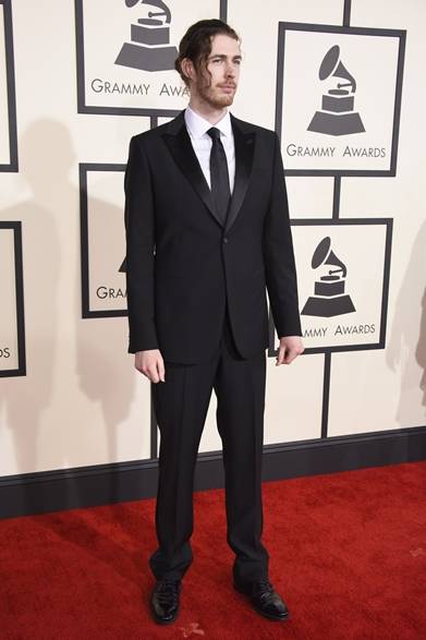 Hozier｜ホジャー<br /><br />ヒット曲『Take me to church』を披露したアイルランド出身のシンガー・ソング・ライター ホジャー。<br /><br />タキシード：ジョルジオ アルマーニ<br />Photo credit: Jeff Vespa