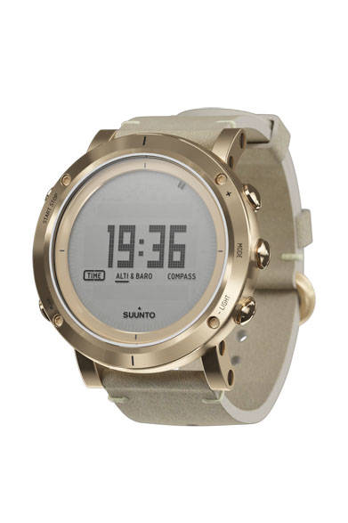 金のもつ高貴さを表現したマット仕上げのゴールドは、ブラジリアンレザーストラップと相性も良く、すっきりとしたカラーバランスに仕上がっている。レザーストラップモデル「スント エッセンシャル ゴールド（金）」9万7200円