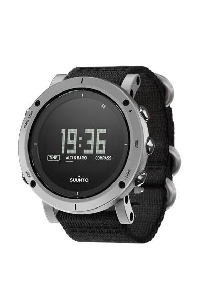 マットシルバーにブラックナイロンストラップのストーンは、相性の良い黒＆シルバーのベストなカラーコーディネート。特注のフランス製のナイロンストラップが、光の当たる角度によって多彩な印象を与える。ナイロンストラップモデル「スント エッセンシャル ストーン（石）」8万8560円