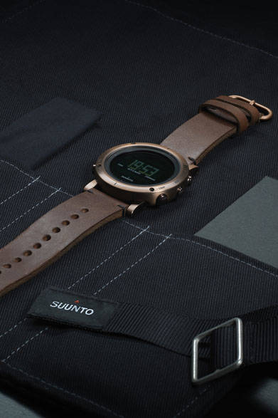 時計本体を収納できる専用ケース「ウォッチ・ロール」。ロゴ入りオリジナルペンシルやクリーニングクロス、フィールドノート付属。