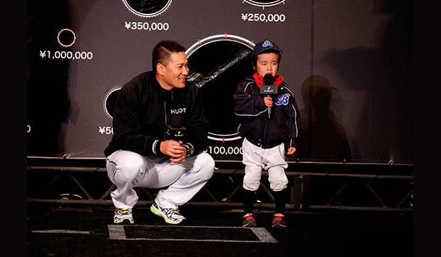 予選で「マー君より絶対うまくなりたいです！」と 叫んだ幼稚園児の男の子にはMVP賞として田中選手のサイン入りグローブが贈られた。