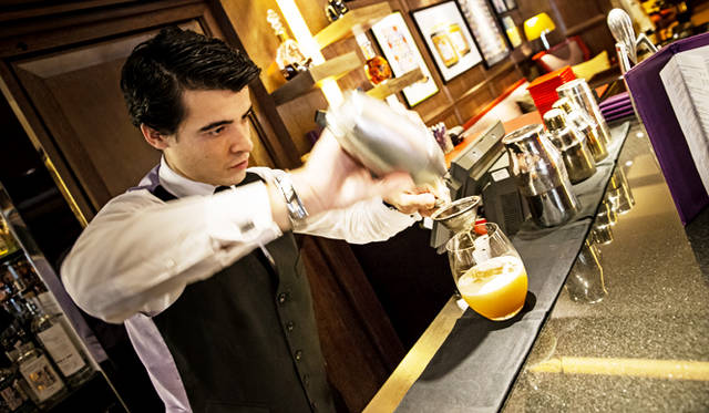 45 Park Lane｜45パークレーン<br>ホテル2階にあるバーラウンジ「Bar 45」