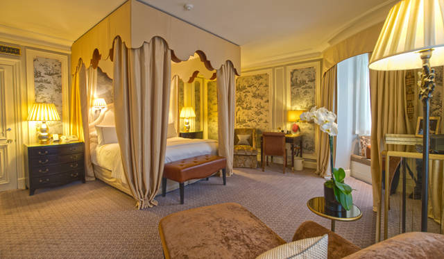 The Dorchester｜ザ・ドーチェスター<br>用意されるスイートルームは全部で50室以上。ここはアレキサンドラ・シャンパリモーがデザインしたシノワズリーテイストの一室