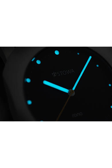 <strong>rana(ラナ)</strong><br/>ケース｜ステンレススチール<br/>ムーブメント｜自動巻き（ETA-2824 ウッドペッカー緩急針）<br/>パワーリザーブ｜40時間<br/>風防｜サファイアクリスタル<br/>ストラップ｜ラバー<br/>防水性｜10気圧<br/>税込予価｜62万6400円<br/><br/>TiCTAC 恵比寿店<br /> Tel. 03-3449-8462<br /> http://www.tictac-web.com/german_watch_2015<br />