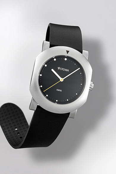 <strong>rana(ラナ)</strong><br/>ケース｜ステンレススチール<br/>ムーブメント｜自動巻き（ETA-2824 ウッドペッカー緩急針）<br/>パワーリザーブ｜40時間<br/>風防｜サファイアクリスタル<br/>ストラップ｜ラバー<br/>防水性｜10気圧<br/>税込予価｜62万6400円<br/><br/>TiCTAC 恵比寿店<br /> Tel. 03-3449-8462<br /> http://www.tictac-web.com/german_watch_2015<br />