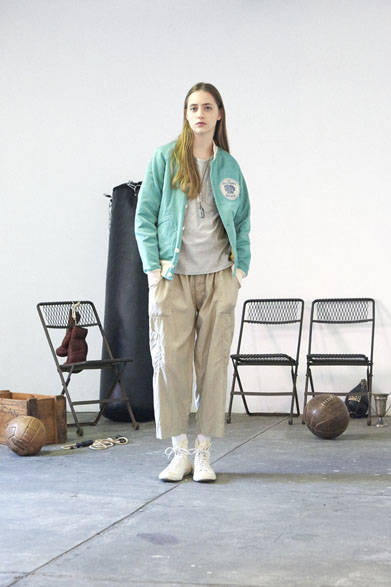 ブルゾン4万9680円、Tシャツ7344円、パンツ3万240円