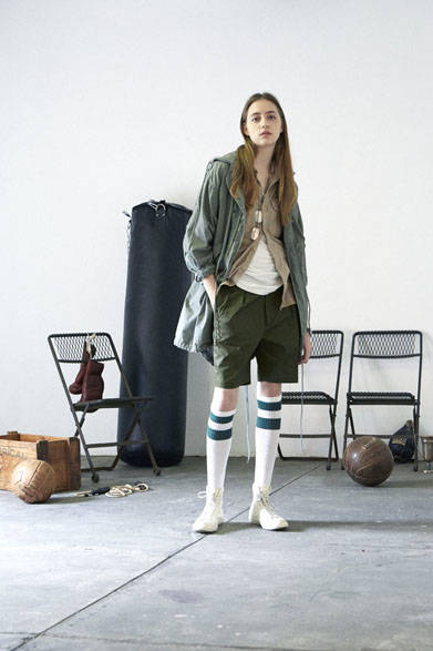 コート4万8600円、シャツ2万5920円、タンクトップ7020円、ショートパンツ2万2680円