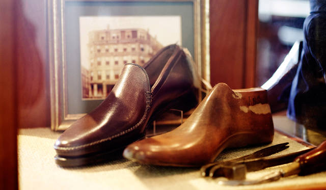 リーガルはアメリカで生まれたブランドで、日本製靴がのちに商標を買い取ったもの。写真は日本導入第一号の木型と靴