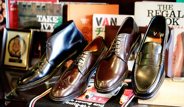 紳士靴がファッションとして認知される経緯となった「ヴァン・リーガル」