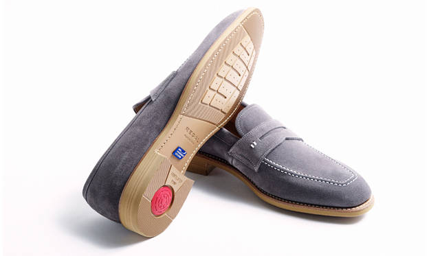 ローファーのソールには、エアローテーションシステムを採用。ヒール部分のポンプから靴の中に空気を送り込み、快適な履き心地を実現