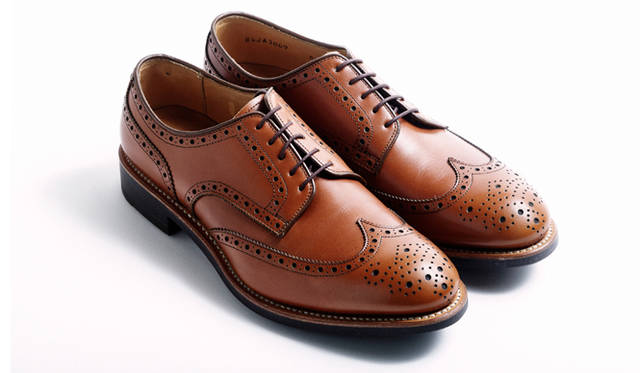 往年のトラディショナルを見事にブラッシュアップしたウイングチップ。2015春夏シーズンの新作。写真のほかに、ブラックも展開。2万8080円