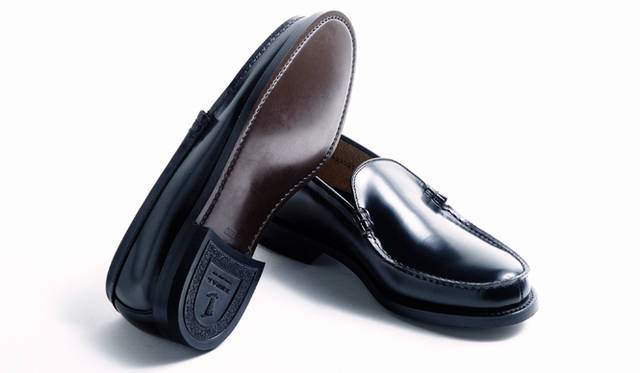 コブラヴァンプのシックな色のソールは、耐久性に優れた合成ゴム