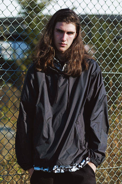 アノラック3万1320円、シャツ2万7000円、ショーツ2万2680円