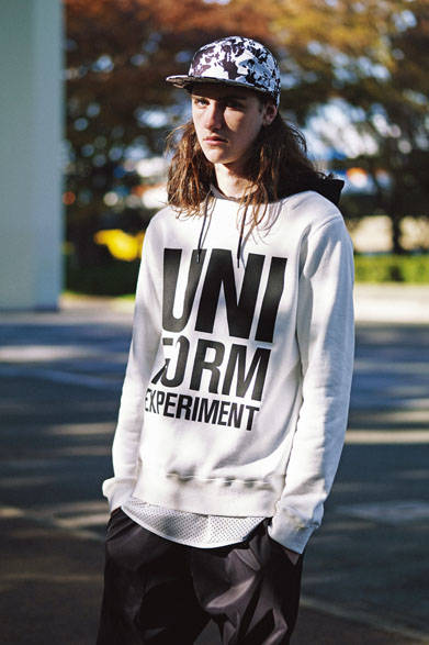 スウェット2万520円、パーカ1万9440円、パンツ2万4840円、キャップ9720円