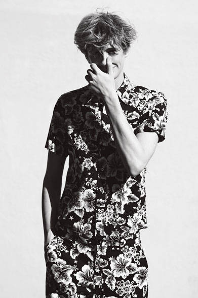 シャツ2万4840円、パンツ3万240円