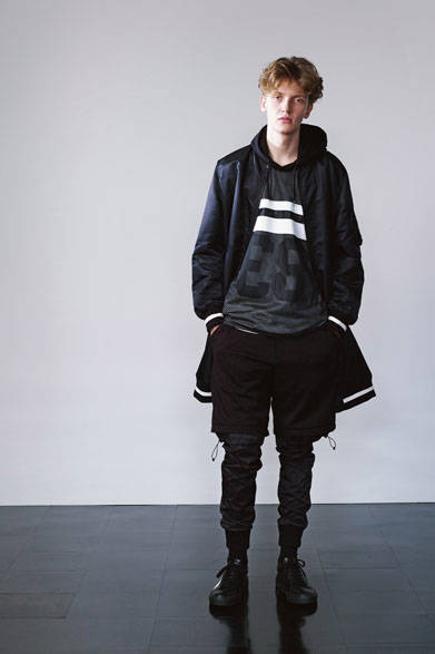 ブルゾン7万2360円、パーカ1万8360円、タンクトップ1万1880円、ショーツ2万2680円、パンツ2万4840円