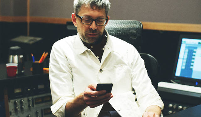 <strong>2015年春夏コレクション</strong>　ジャケット3万6720円、シャツ2万5920円、パンツ2万3760円