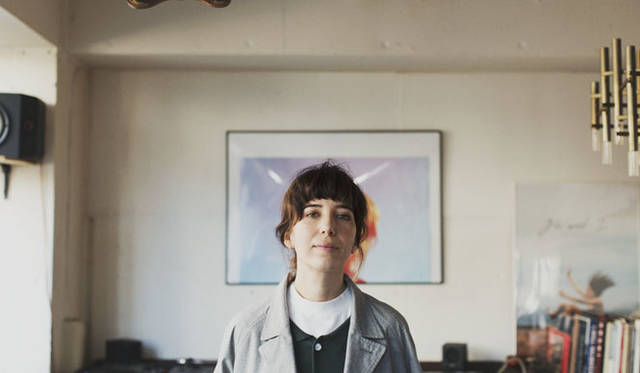 <strong>2015年春夏コレクション</strong>　アウター6万480円、ニット2万5920円、トップス1万2960円