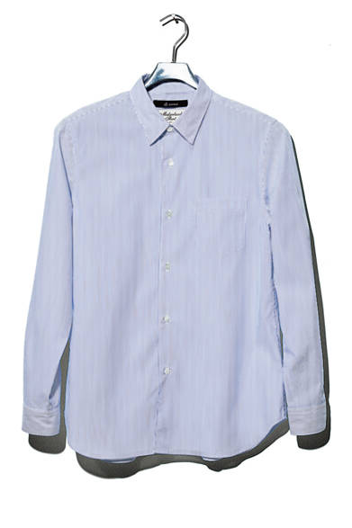 ピッチの狭いストライプを使ってフォーマルな表情に仕上げたレディースのコットンシャツ