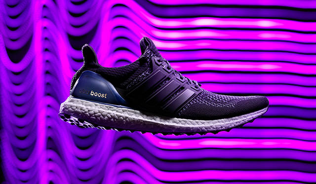 「ultra boost（ウルトラ ブースト）」 コアブラック×コアブラック×ゴールドメット