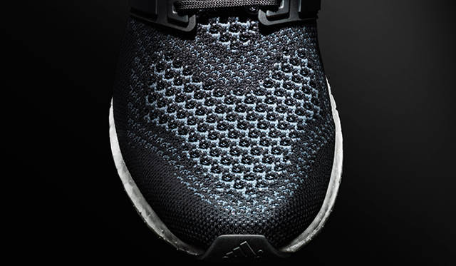 快適な履き心地を提供するのは、BOOST™ フォームと足の形状変化に合わせ、アディダス独自のテクノロジー素材「プライムニットアッパー」。足を包み込むフィット感とともに、スタイリッシュなルックスを作り出す