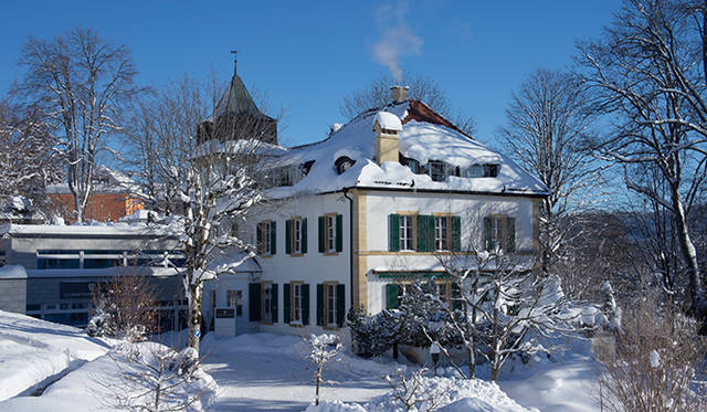 クリストフ・クラーレの工房全景。スイス・ルロックルの古い家屋を改装して建てられた