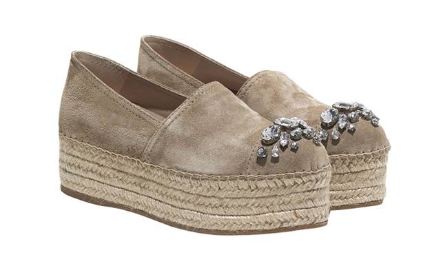 スリッポン エスパドリーユ　カラー｜ベージュ　8万9000円（予定価格）