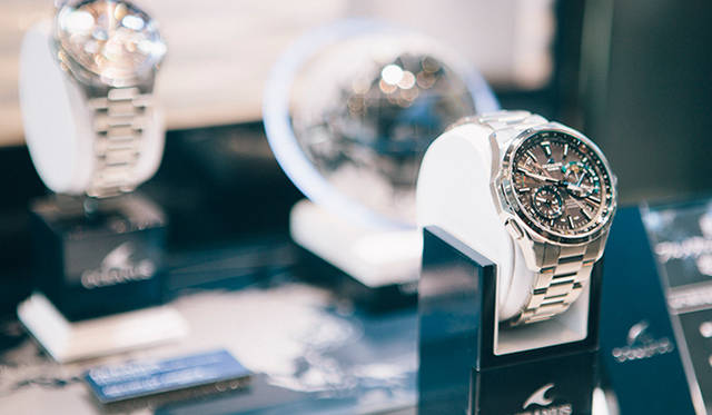 入口付近では、カシオ オシアナスの最新モデルが展示された。