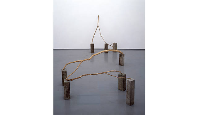 菅 木志雄　離空 ©Kishio Suga　photo by Yoshitaka Uchida　Courtesy of Tomio Koyama Gallery