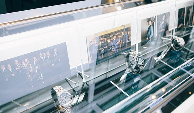  各アーティストとともにカシオ オシアナスも展示