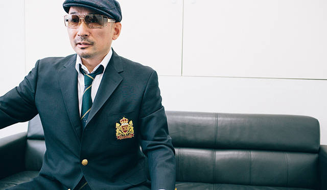  開演直前にインタビューに答えてくれたクレイジーケンバンドの横山剣氏