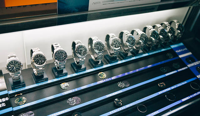 エントランス付近で、オシアナスの歴代モデルが展示されていた