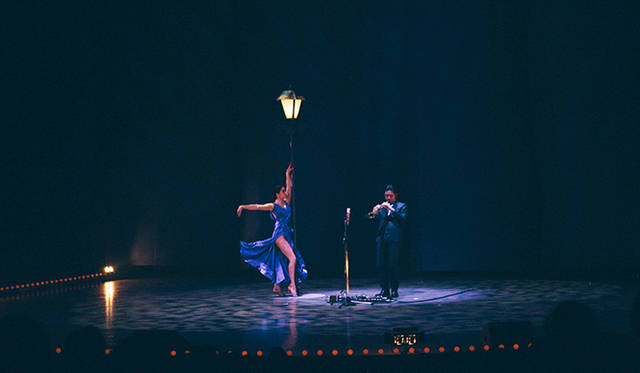 藤枝伸介のアルトサックスととダンサーのPiPPiのセッション