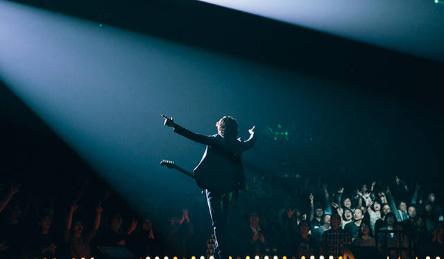 より観客に近いステージとあって、パフォーマンスもさえる