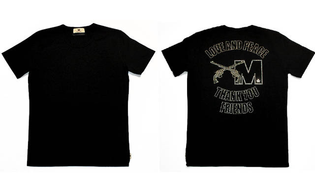 スワロフスキーメタルを使ったブラックのモデル。3万3480円