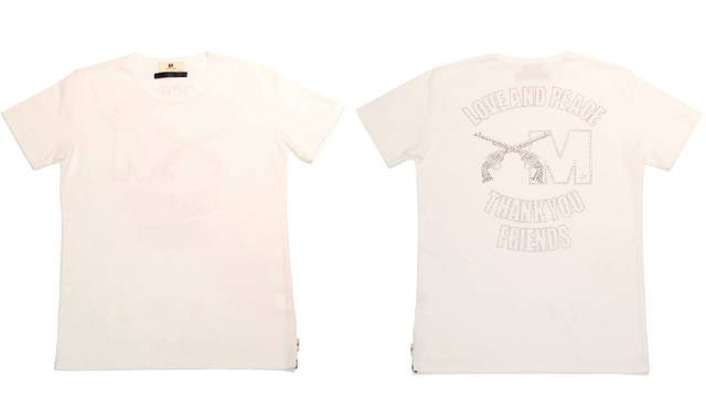 スワロフスキーメタルを使ったホワイトのモデル。3万3480円