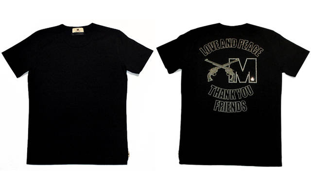 スワロフスキーメタルを使ったブラックのモデル。3万3480円